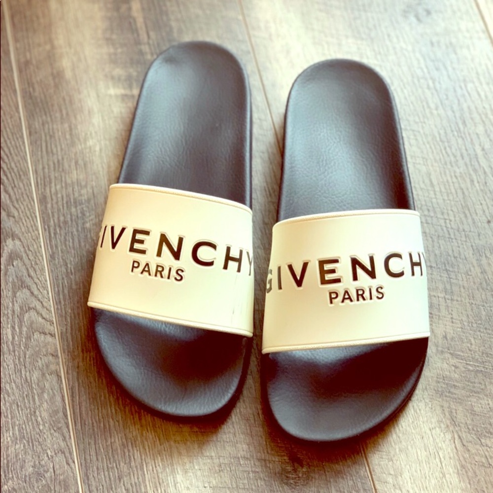 Givenchy Logo Rubbing Sliders